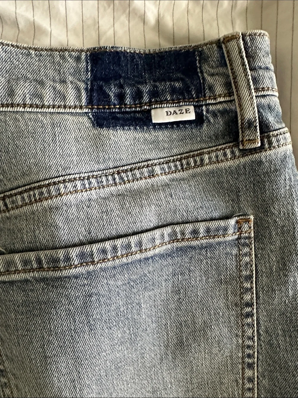 Daze - Light Wash High-Rise Barrel Leg Jeans